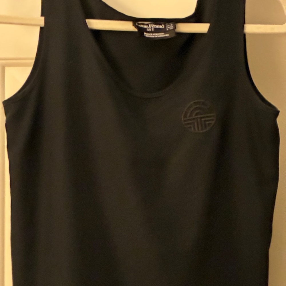 Louis Feraud women's silk sleevless top Sz 6 
Like New
